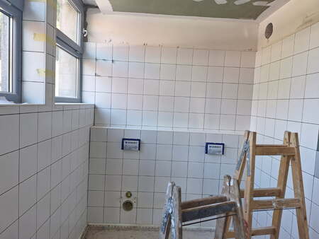 Prenova sanitarij na bazenu Pod skalco (2)